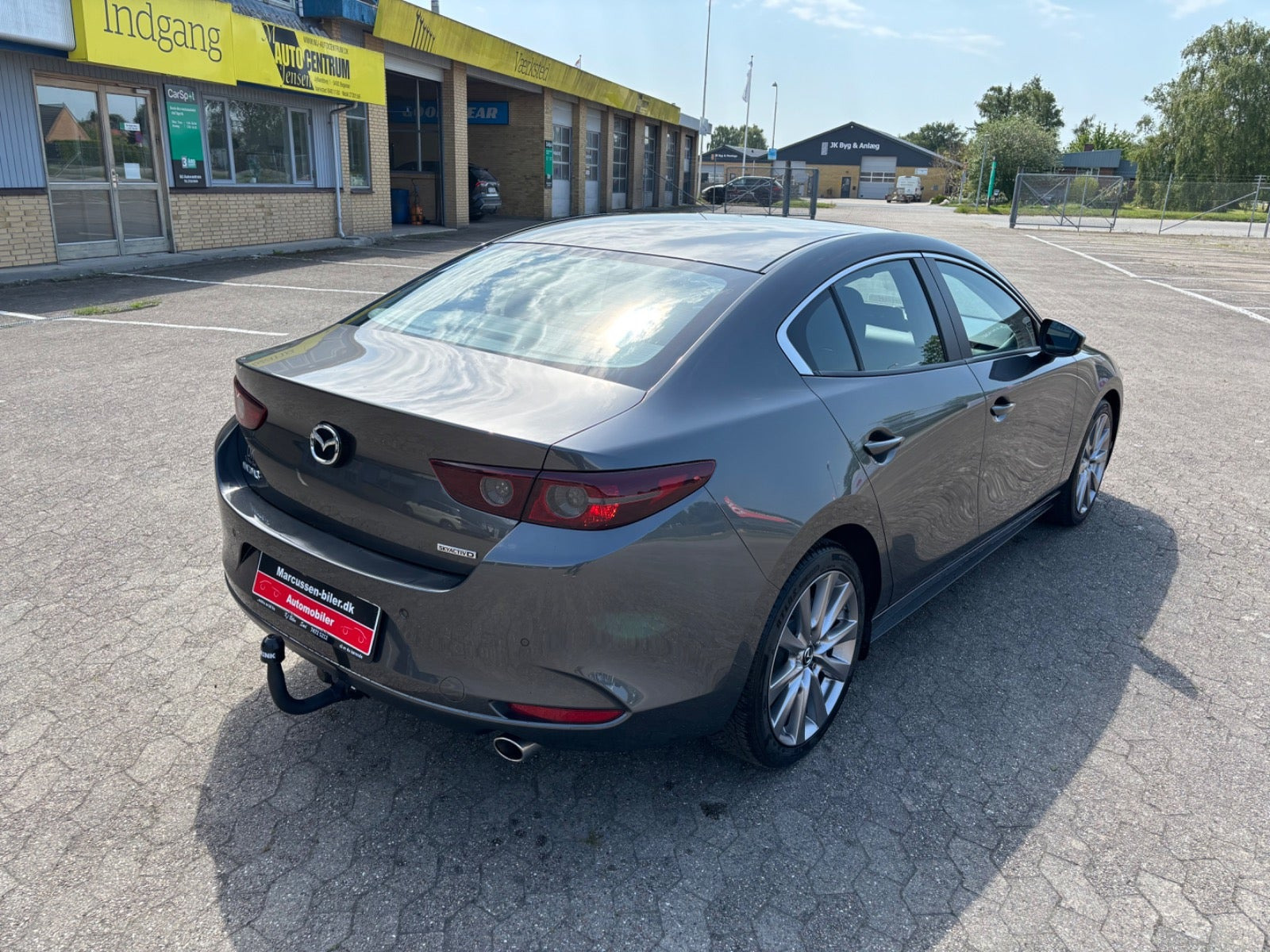 Grå Mazda 3 fra 2019