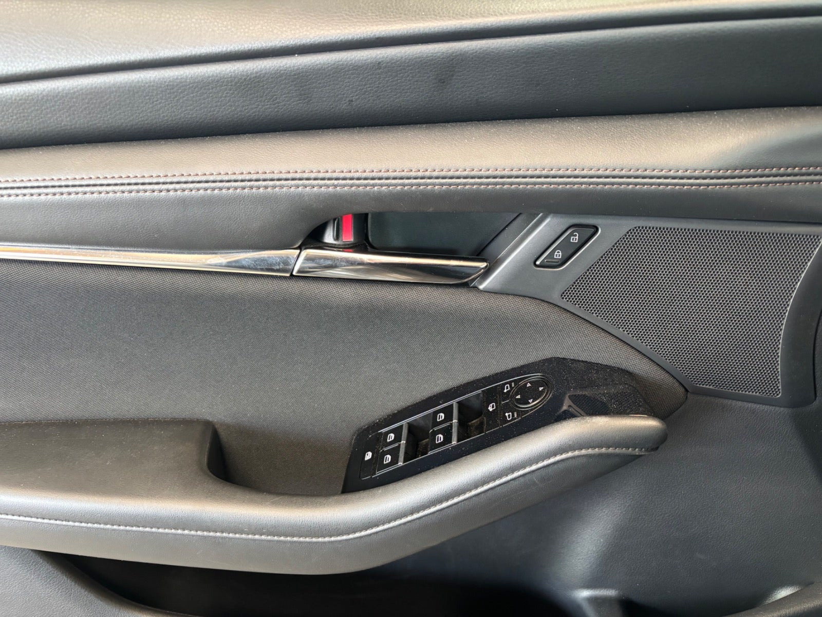 Grå Mazda 3 fra 2019