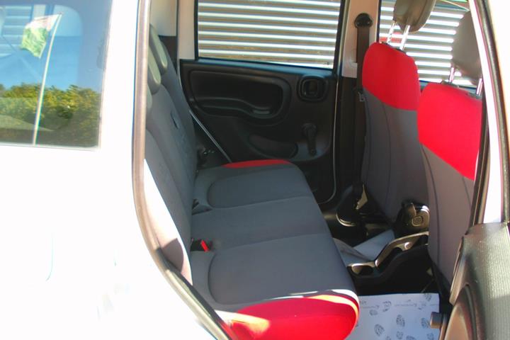 Sølv Fiat Panda fra 2012