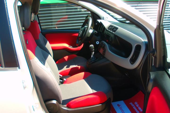 Sølv Fiat Panda fra 2012