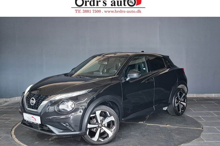 Sort Nissan Juke fra 2021 set udefra