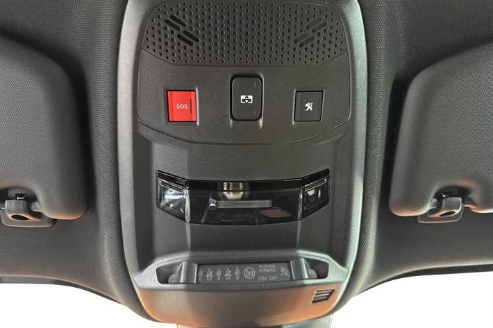 Beige Peugeot e-2008 fra 2023