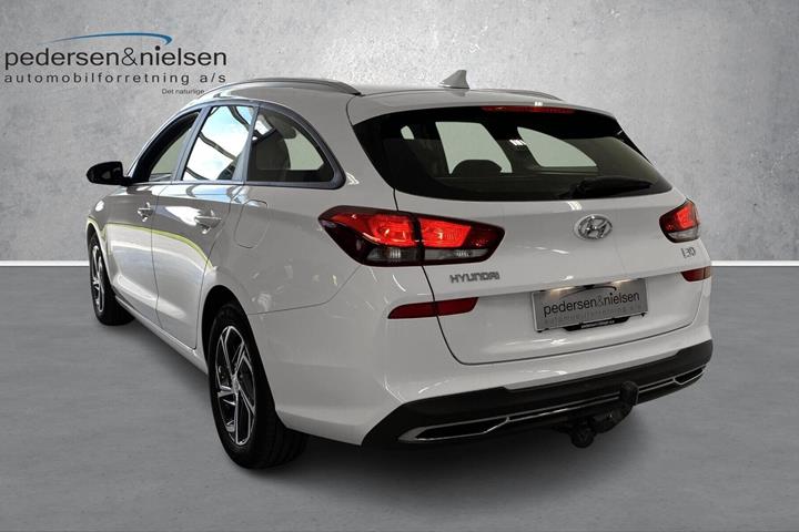 Hvid Hyundai i30 fra 2021