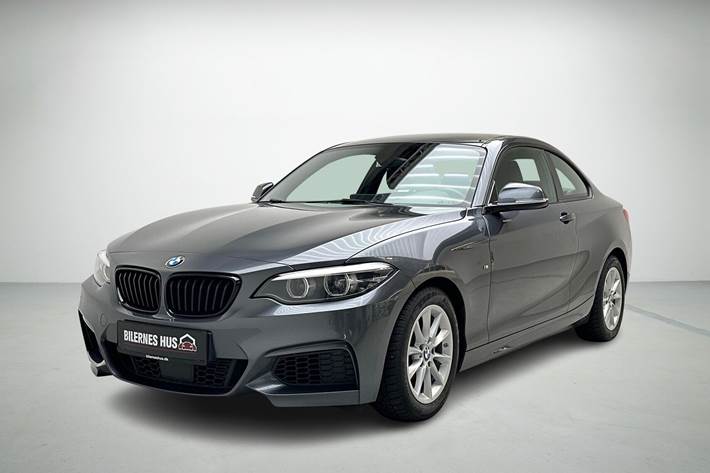Grå BMW 218i fra 2020