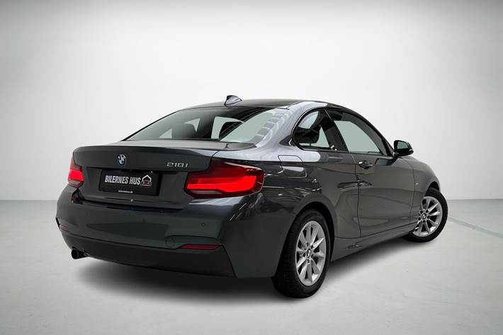 Grå BMW 218i fra 2020