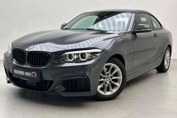 Grå BMW 218i fra 2020