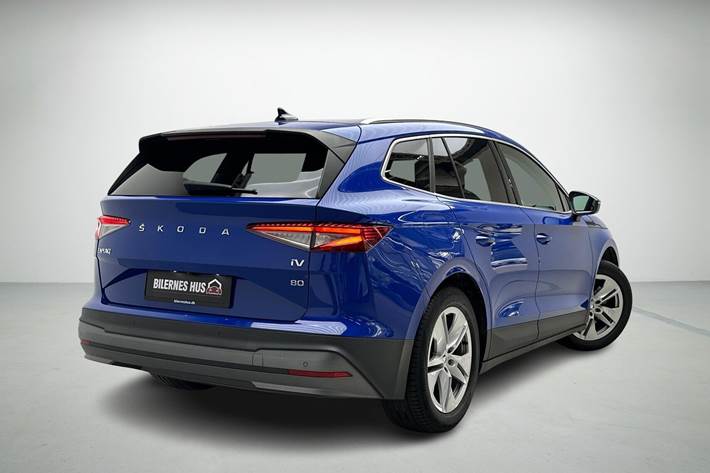 Blå Skoda Enyaq fra 2021