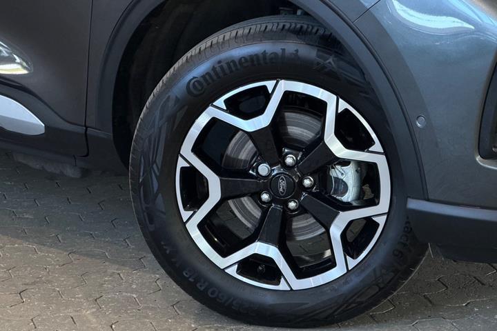 Grå Ford Kuga fra 2024