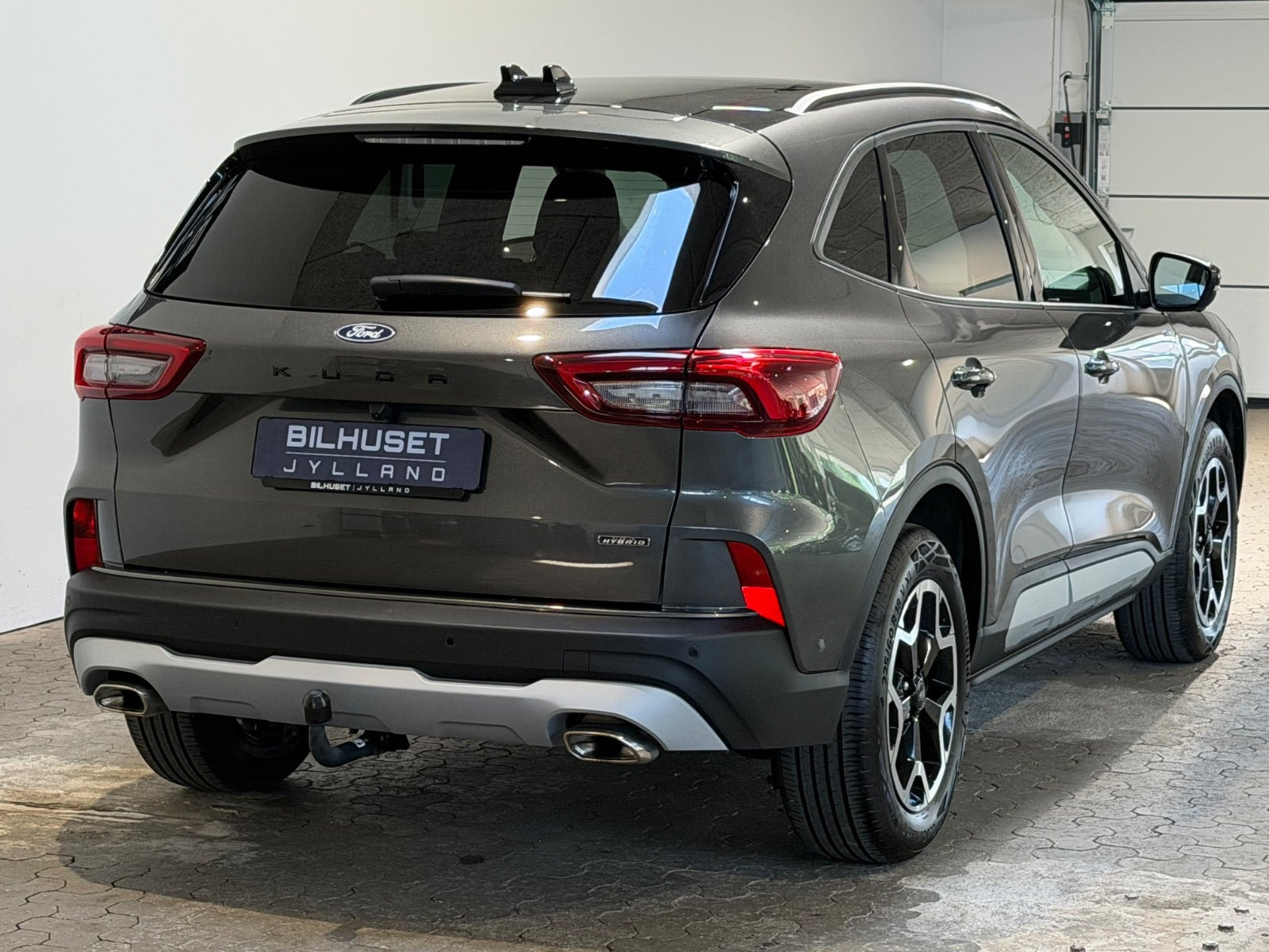 Grå Ford Kuga fra 2024