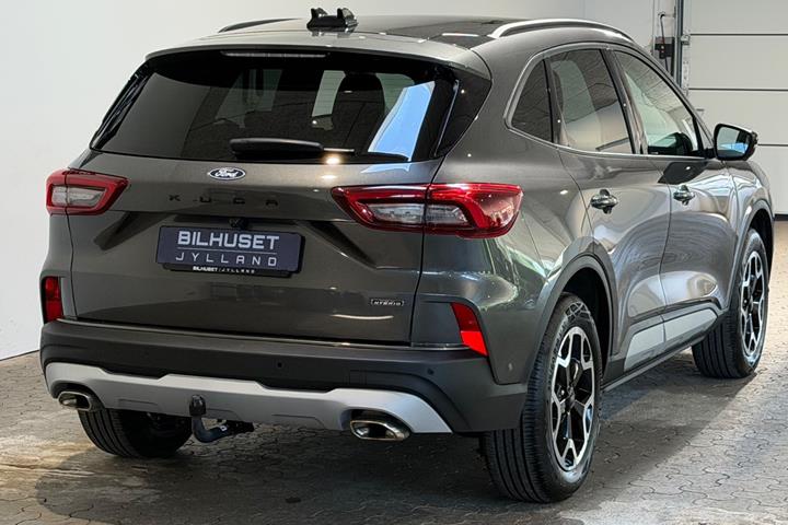Grå Ford Kuga fra 2024