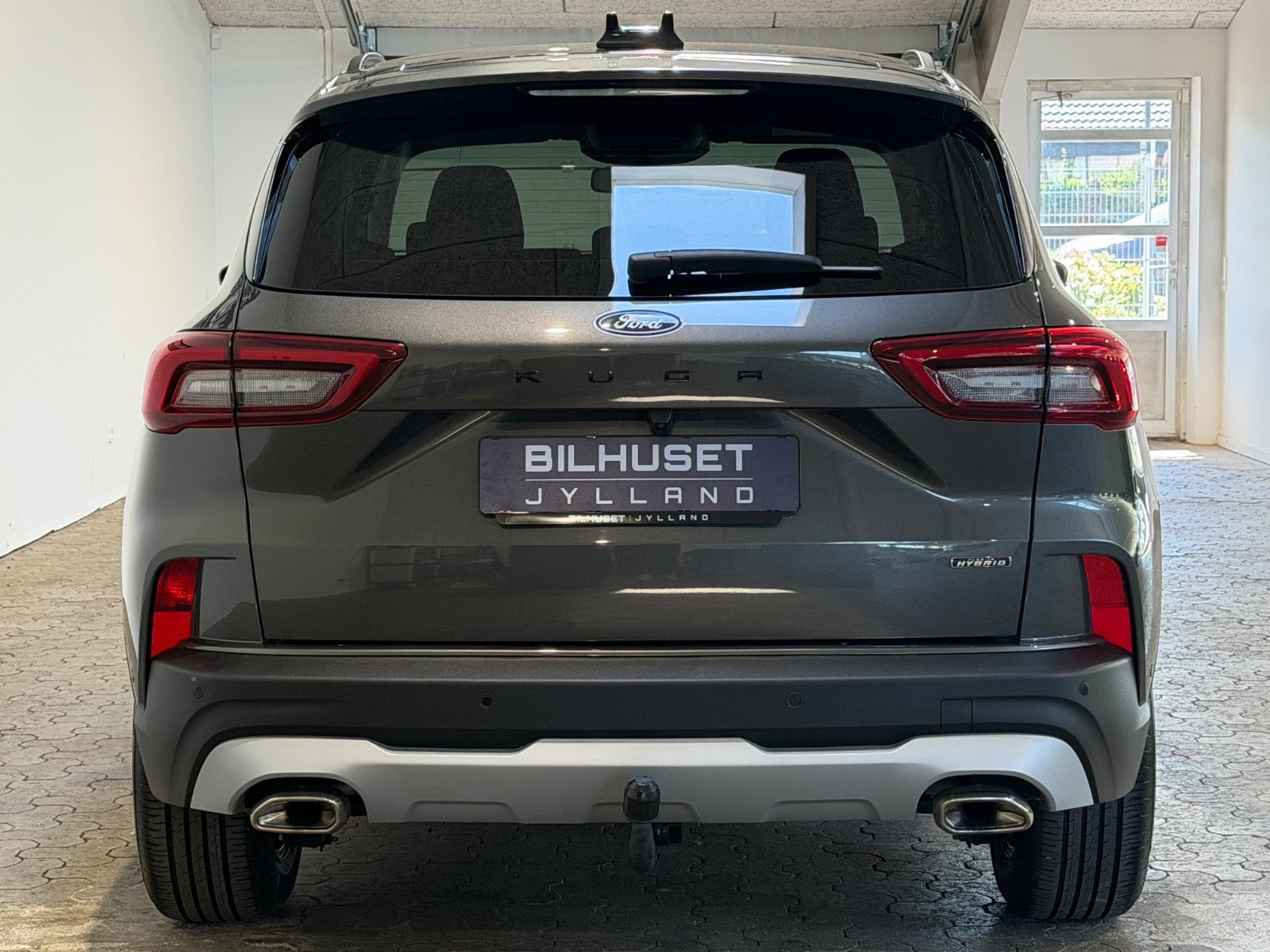 Grå Ford Kuga fra 2024