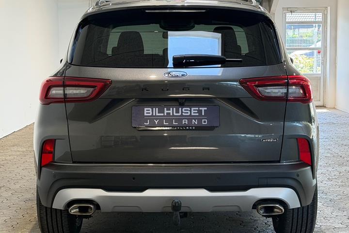 Grå Ford Kuga fra 2024
