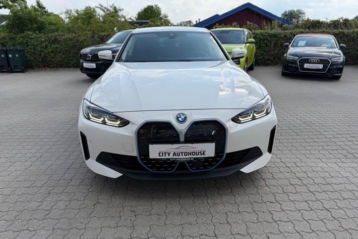 Hvid BMW i4 fra 2023