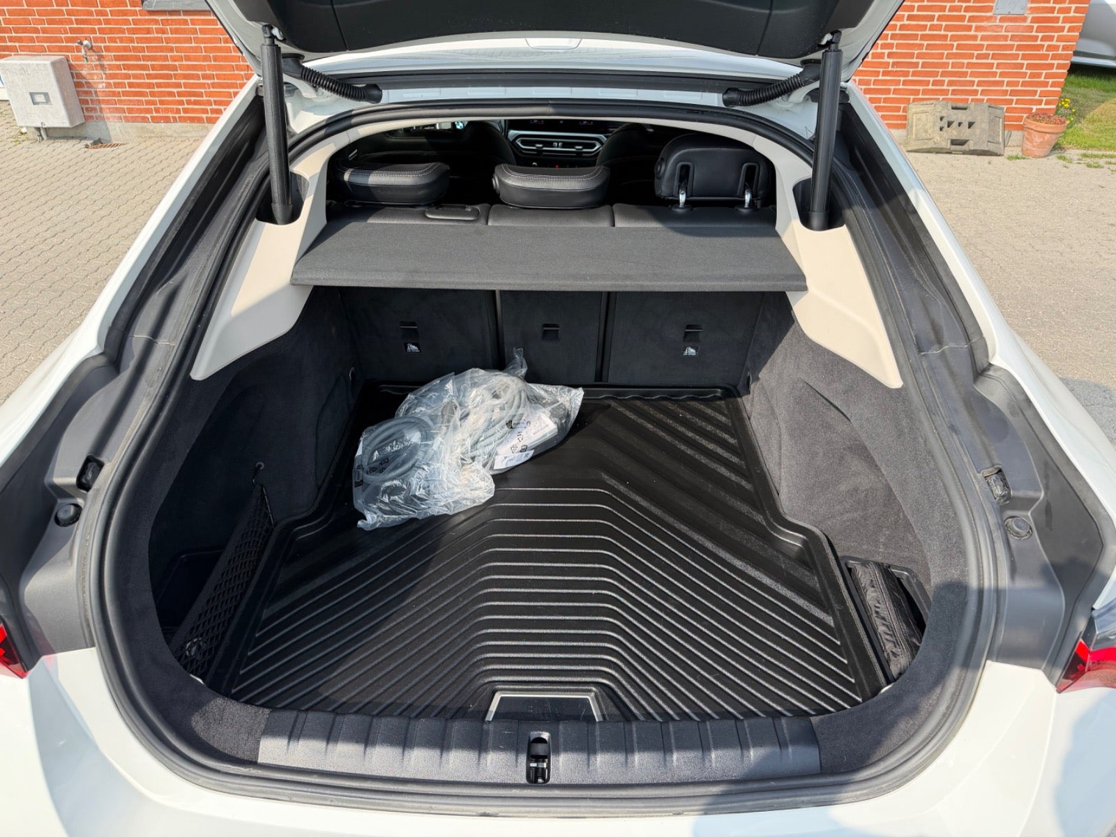 Hvid BMW i4 fra 2023