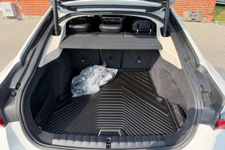 Hvid BMW i4 fra 2023