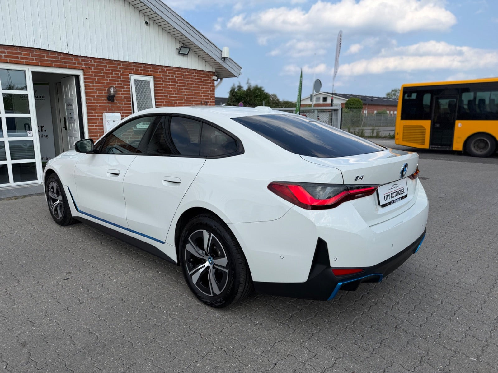 Hvid BMW i4 fra 2023
