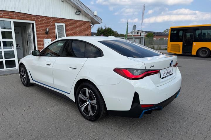 Hvid BMW i4 fra 2023