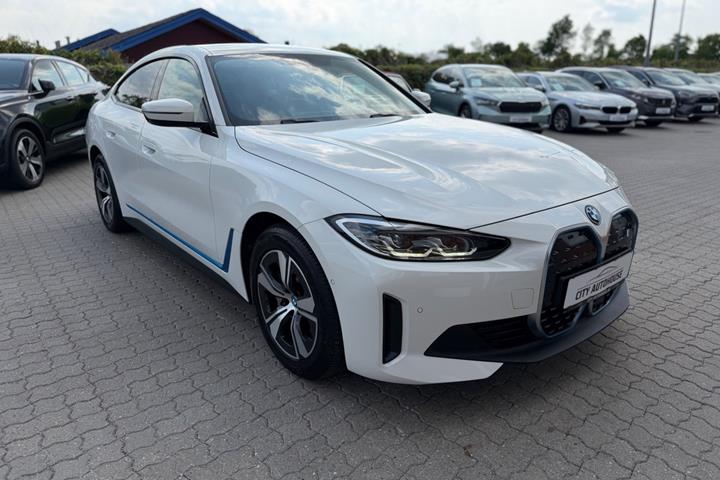Hvid BMW i4 fra 2023