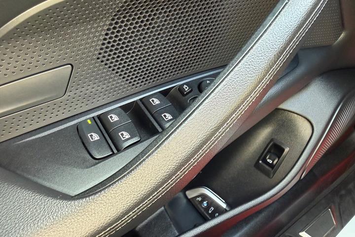 Hvid BMW i4 fra 2023