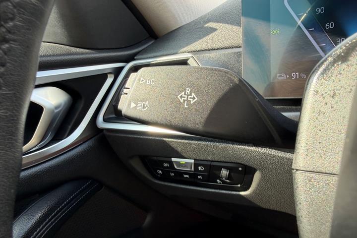 Hvid BMW i4 fra 2023