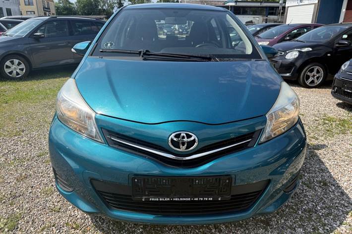 Grøn Toyota Yaris fra 2012