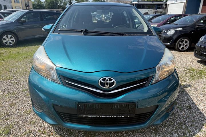 Grøn Toyota Yaris fra 2012