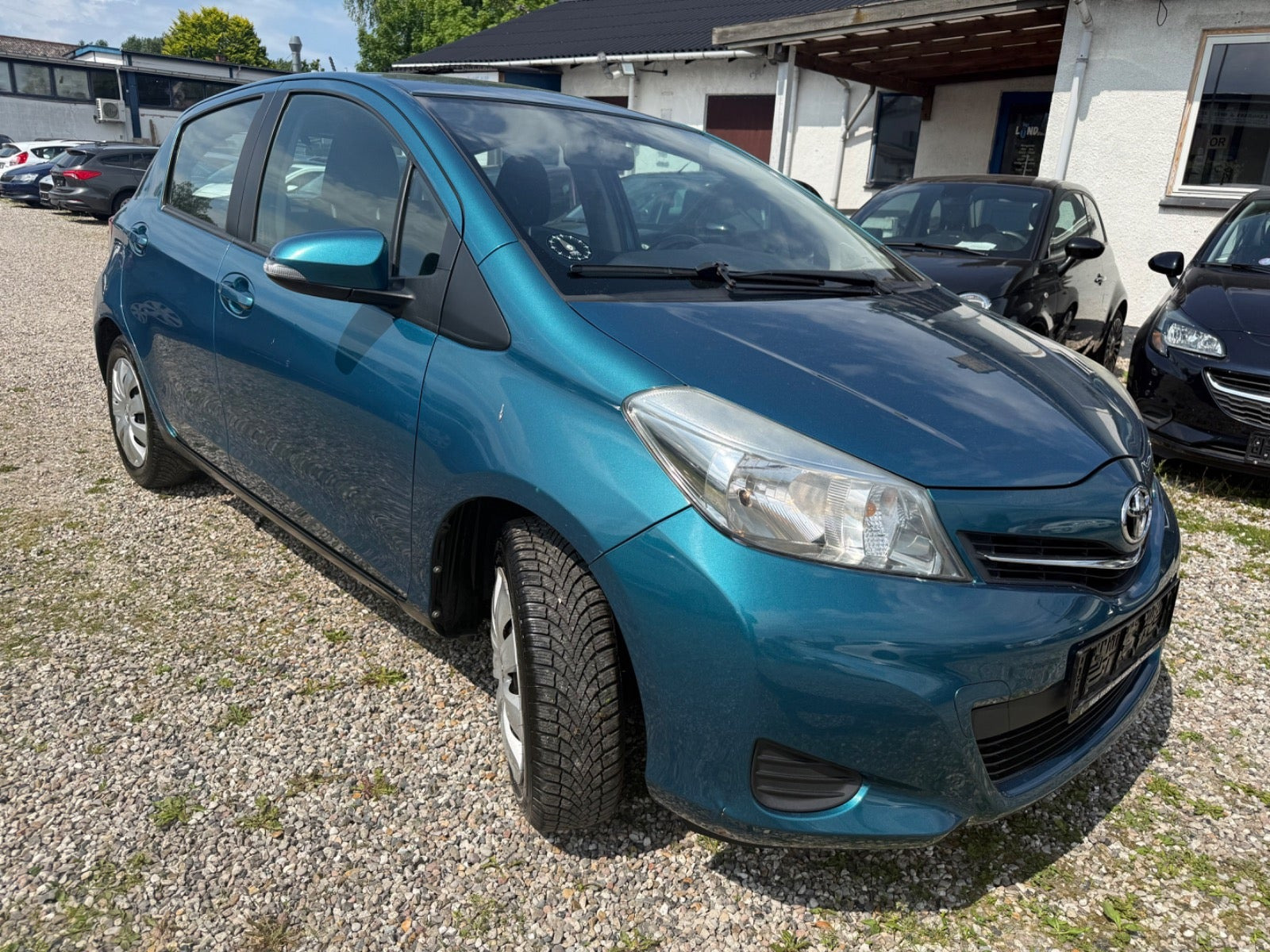 Grøn Toyota Yaris fra 2012