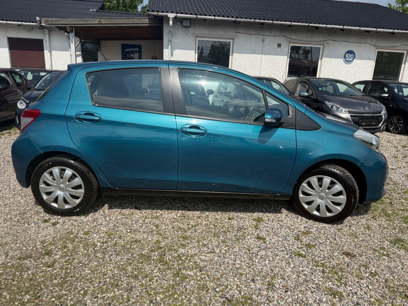 Grøn Toyota Yaris fra 2012