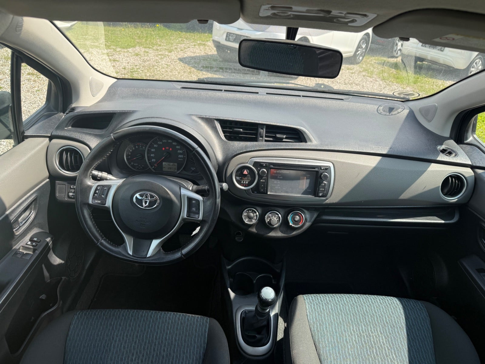 Grøn Toyota Yaris fra 2012