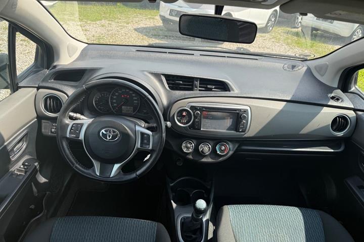 Grøn Toyota Yaris fra 2012