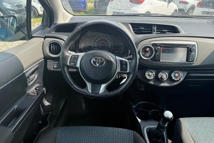 Grøn Toyota Yaris fra 2012