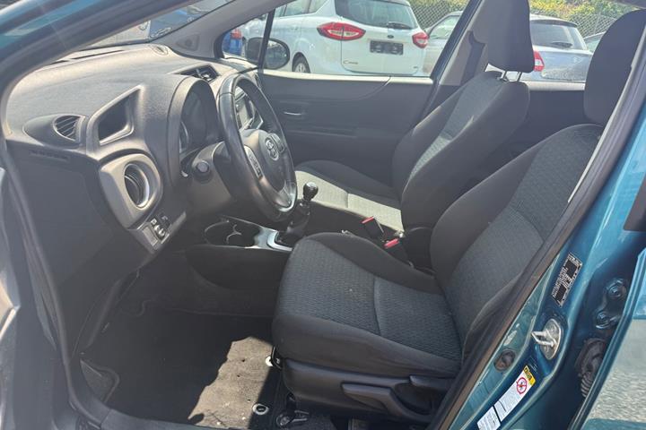 Grøn Toyota Yaris fra 2012