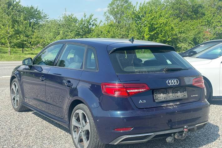 Blå Audi A3 fra 2018