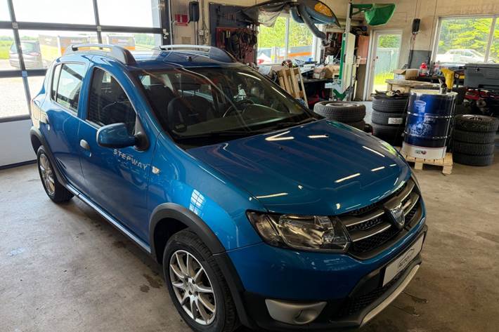 Blå Dacia Sandero Stepway fra 2017