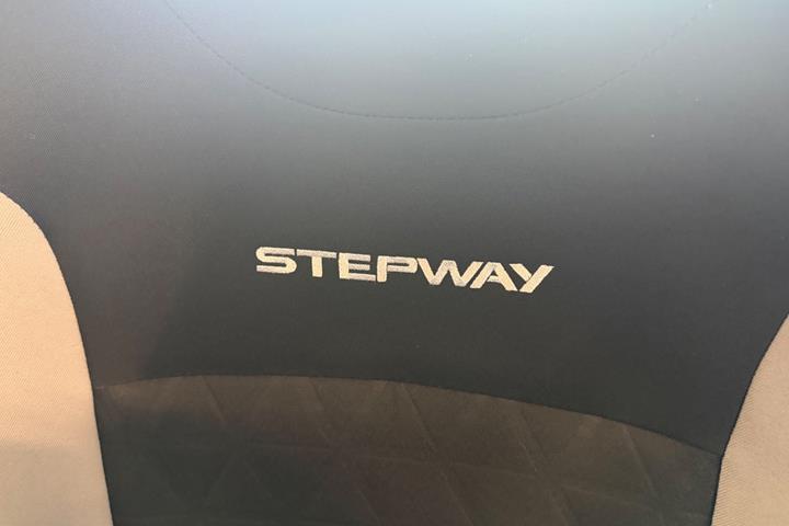 Blå Dacia Sandero Stepway fra 2017