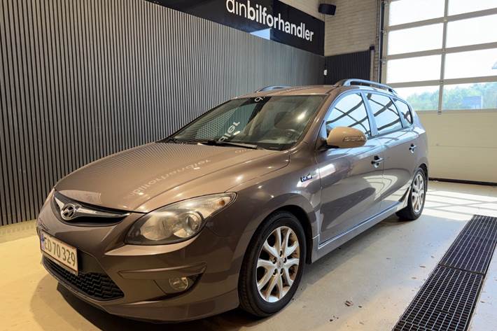 Beige Hyundai i30 fra 2011