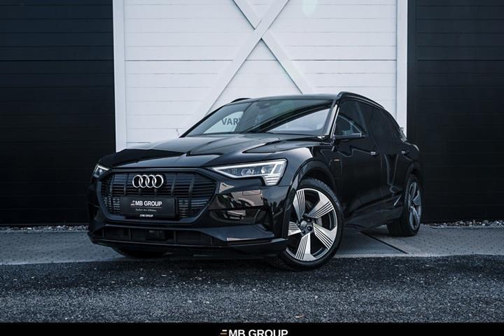 Gul Audi e-tron fra 2019 set udefra