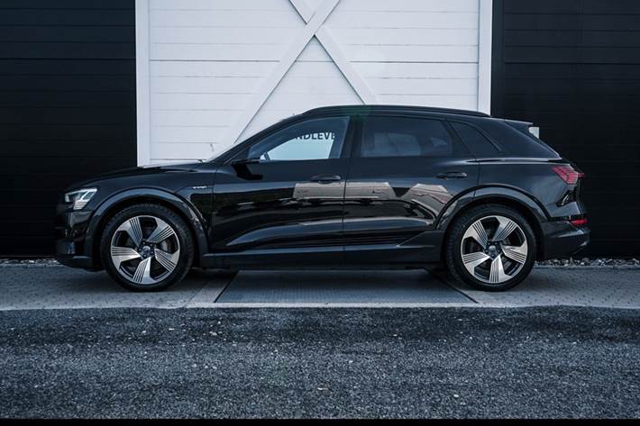 Gul Audi e-tron fra 2019