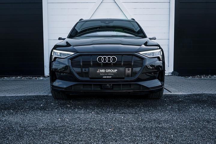 Gul Audi e-tron fra 2019