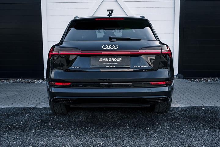 Gul Audi e-tron fra 2019