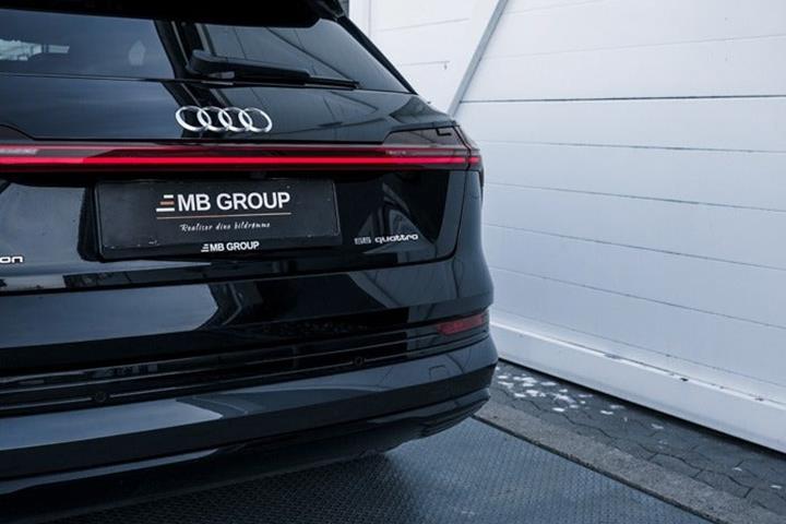 Gul Audi e-tron fra 2019
