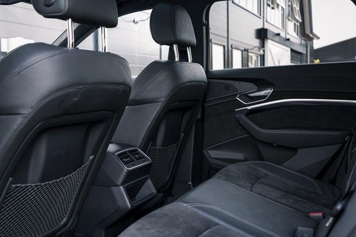 Gul Audi e-tron fra 2019
