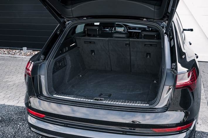Gul Audi e-tron fra 2019