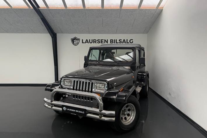 Sort Jeep Wrangler fra 1997
