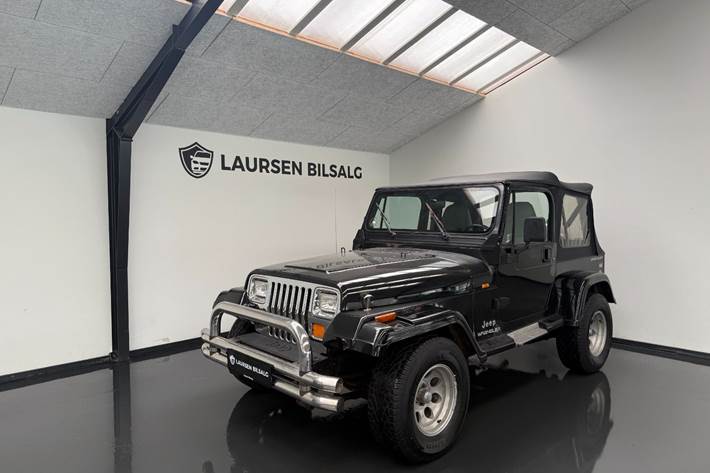 Sort Jeep Wrangler fra 1997