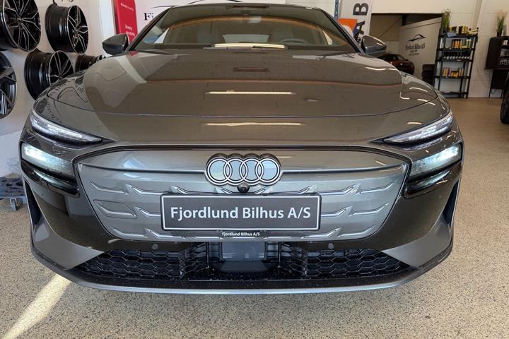 Grå Audi A6 e-tron fra 2025