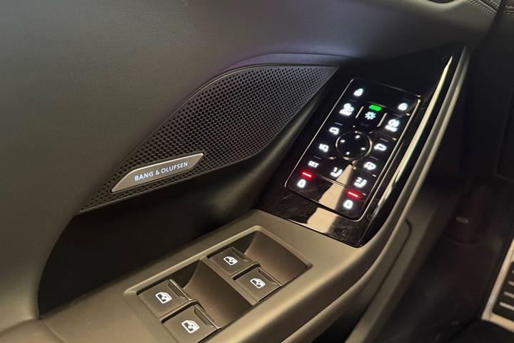 Grå Audi A6 e-tron fra 2025