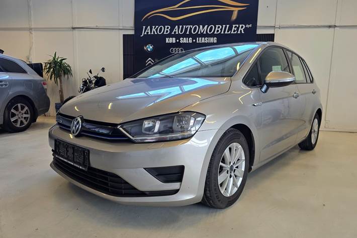 Grå VW Golf Sportsvan fra 2015