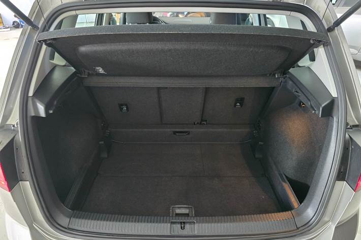 Grå VW Golf Sportsvan fra 2015