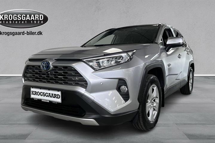 Sølv Toyota RAV4 fra 2020 set udefra